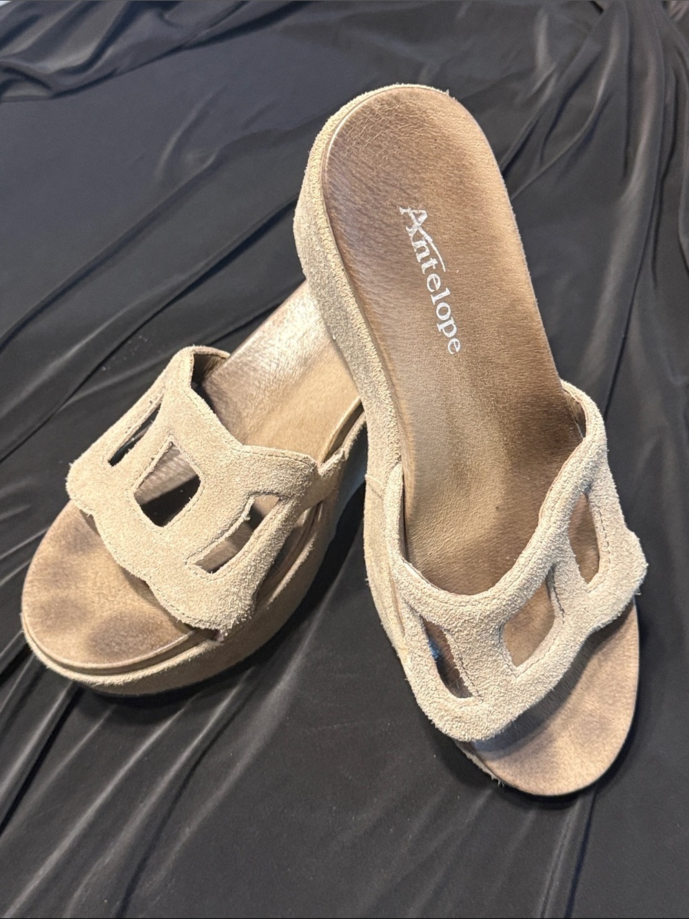 Antelope "Koko H30" Solid Suede Open Toe Wedge Platform Sandal in Taupe sz 37